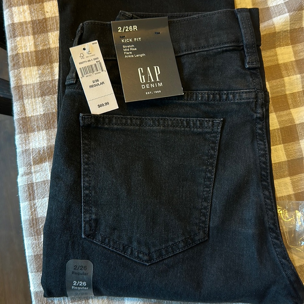 GAP Kick Fit Mid-Rise Ankle Length Black Jeans (Brand New w/ Tags + Never Worn)